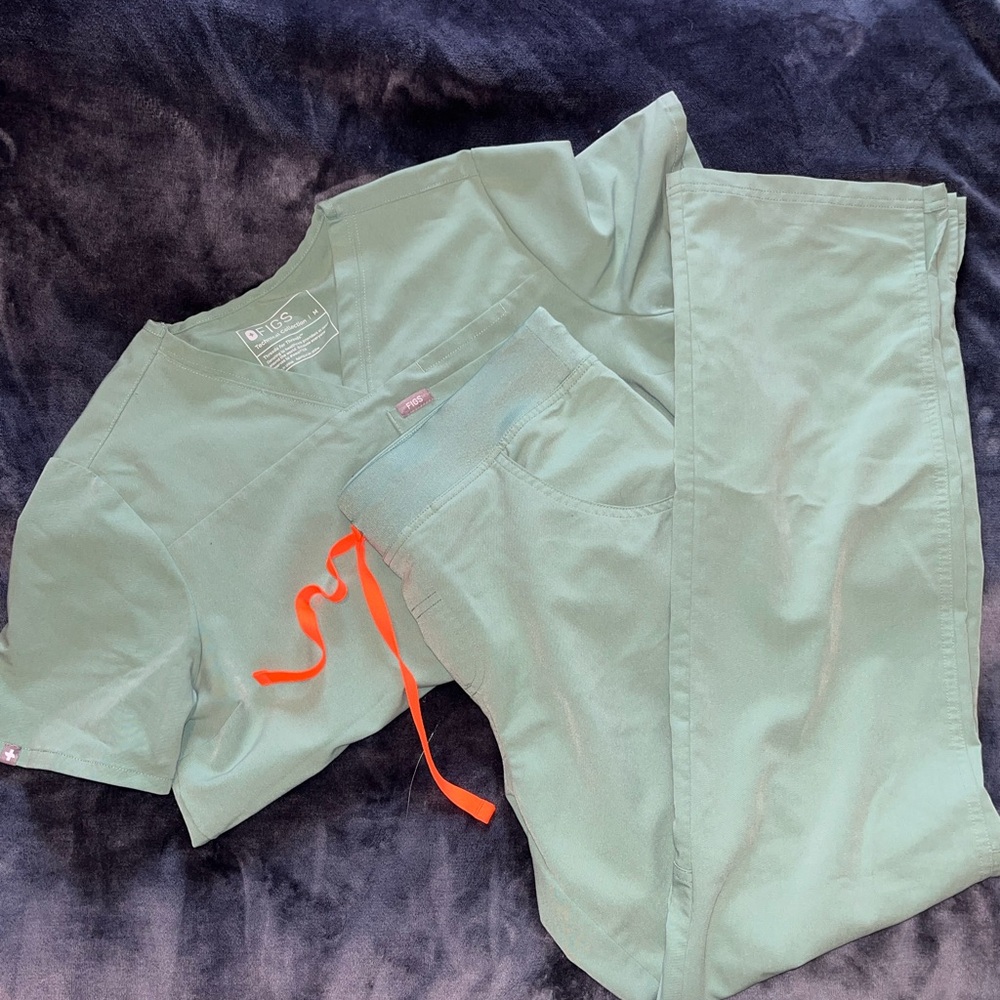 Figs scrub set